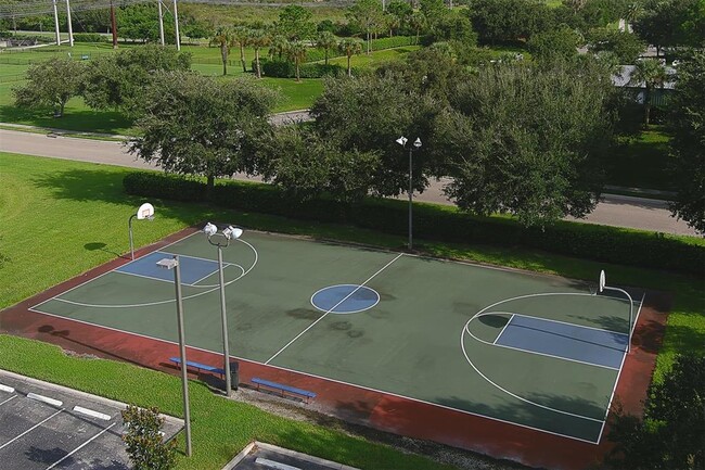 Building Photo - 819 Fairwaycove Ln