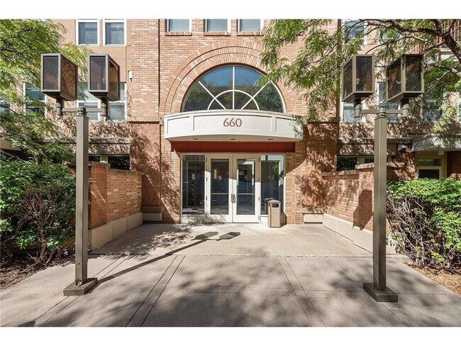 Building Photo - 660 N 2nd St