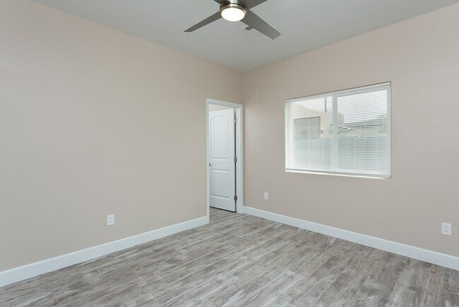 Building Photo - 1433 E Lee St