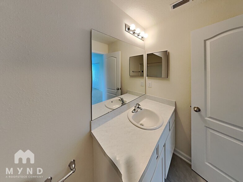 Building Photo - 7717 Legacy Trl