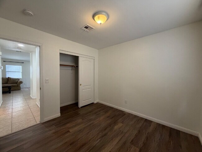 Building Photo - SINGLE-STORY HOME | GATED COMMUNITY | FLEXIBLE FURNISHING OPTIONS I 4 Bedroom Home with Private B...