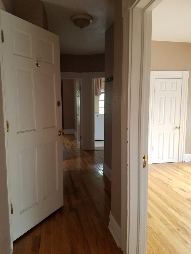 Hallway - 2473 W Argyle Pl