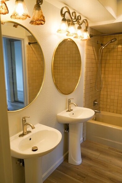 Building Photo - 417 Torrance St