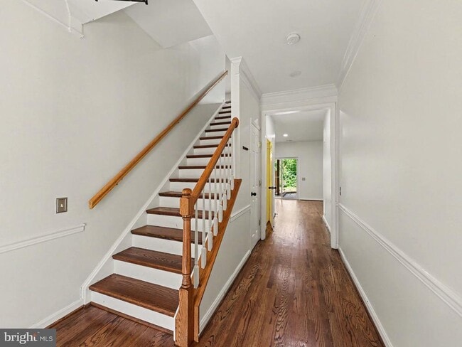 Building Photo - 11527 Bertram St