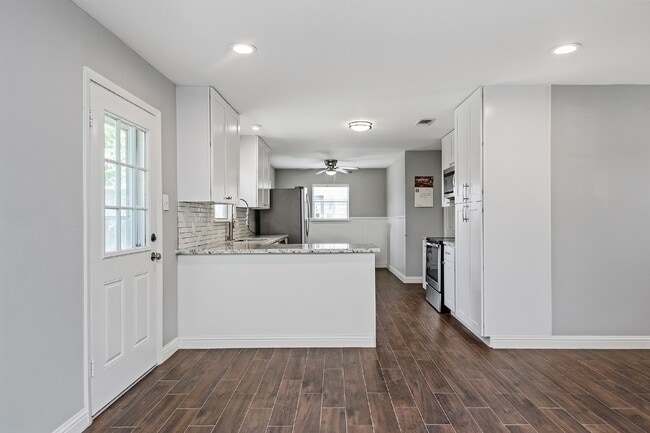 Building Photo - 1719 Longhorn Dr