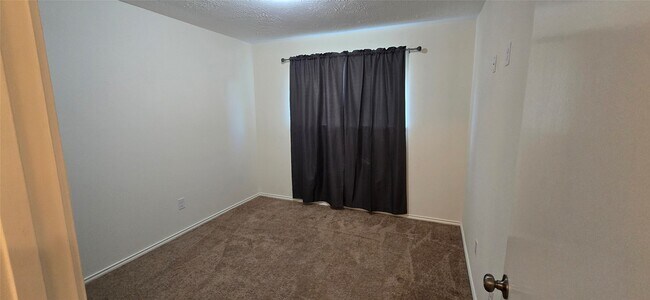 Building Photo - 6910 Krause Dr