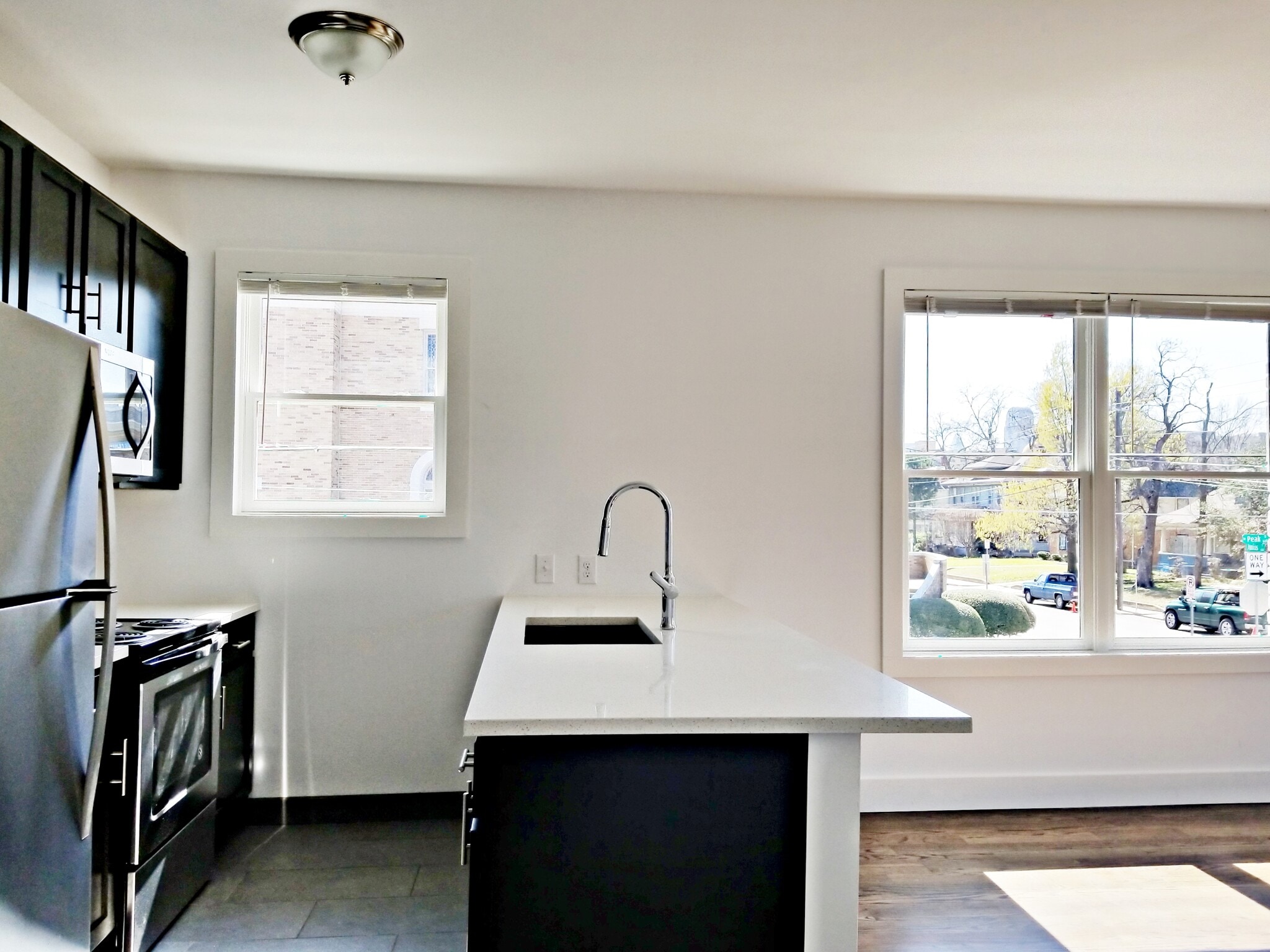 Building Photo - 4300 Junius St