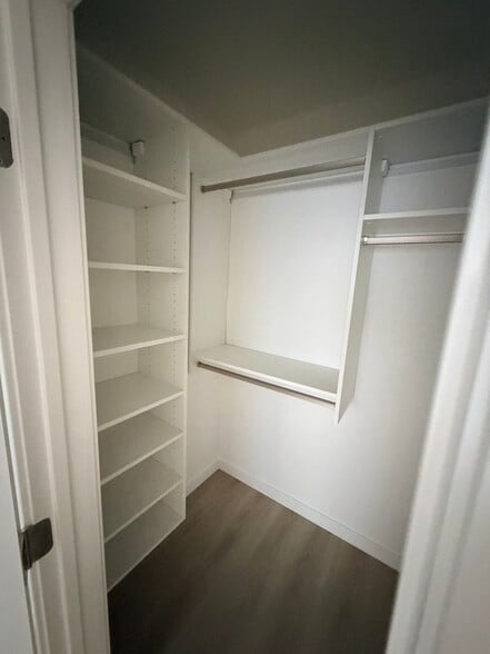 Building Photo - 940 S Venice Blvd