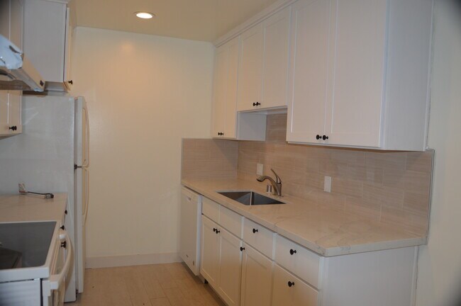 Building Photo - 84 Kim Louise Dr