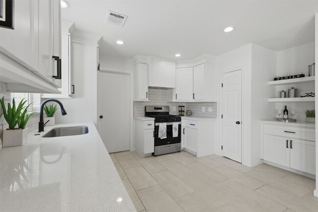Building Photo - 5221 Libbey Dr