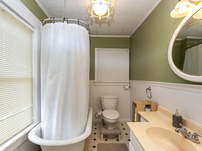 Building Photo - 2935 Merrill Ave