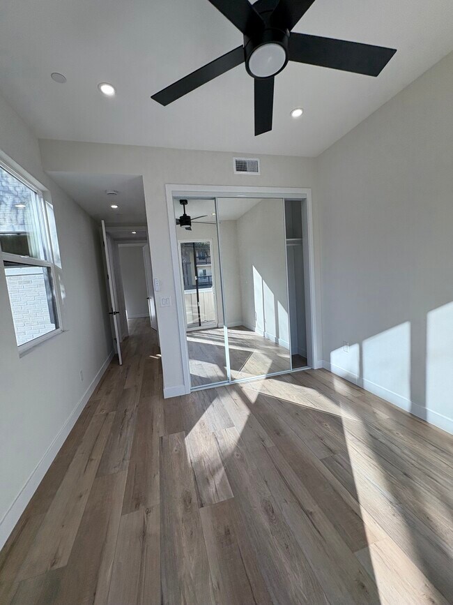 Building Photo - 260 Donax Ave