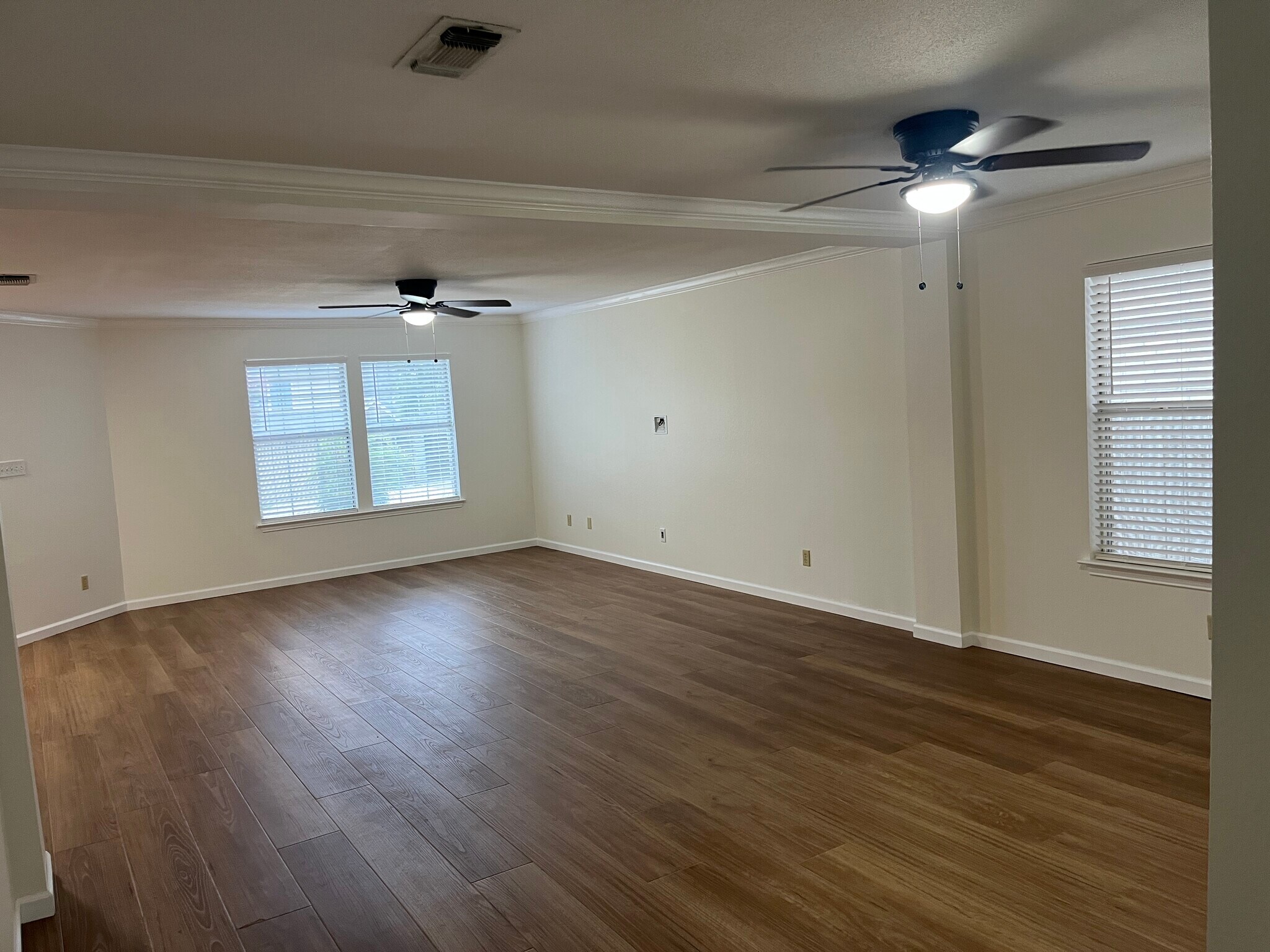 Building Photo - 21114 Sierra Cres