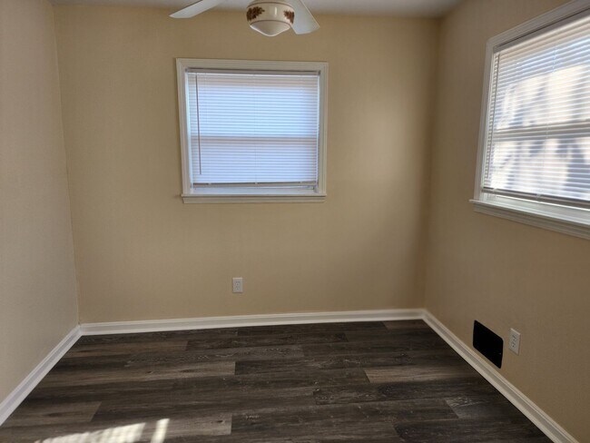 Building Photo - 4306 Shady Villa Dr