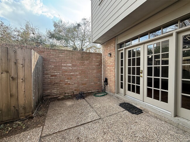 Building Photo - 3636 Lake St