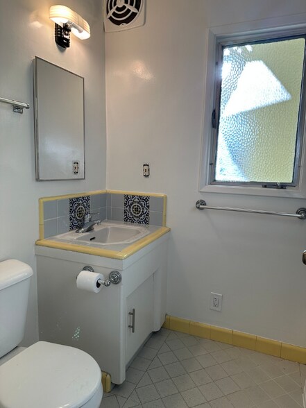 Building Photo - 4700 Los Feliz Blvd