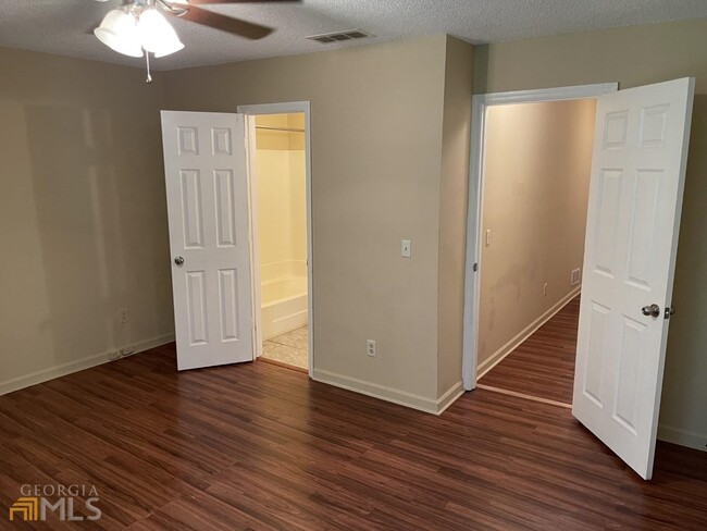 Building Photo - 5313 Waverly Trce