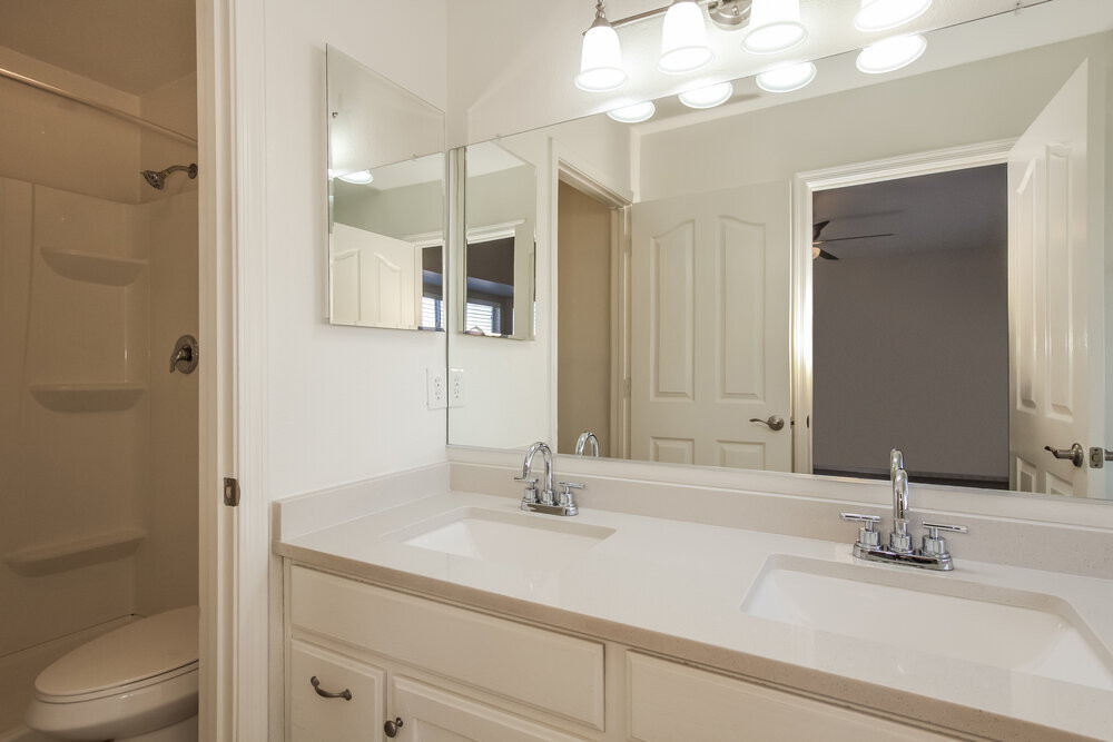 Building Photo - 12218 W Cambridge Ave