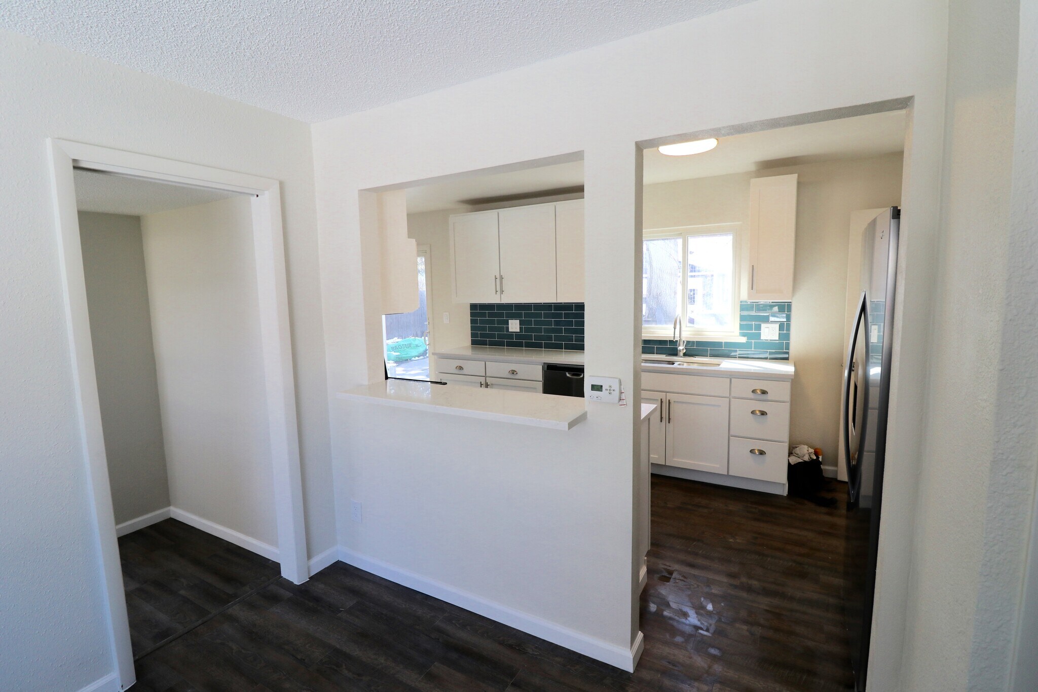 Building Photo - 3035 S Clermont Dr
