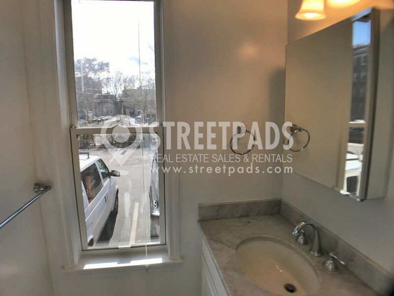 Building Photo - 15 Langdon St