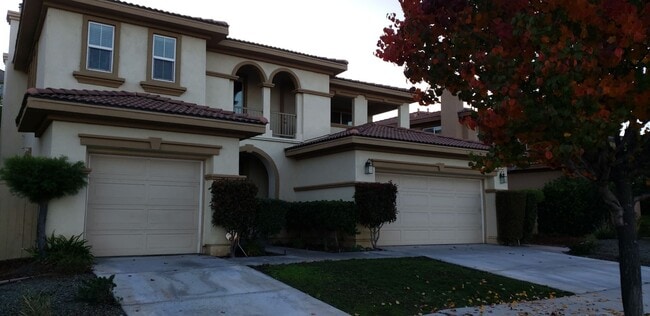 Building Photo - 70 Vía De La Valle