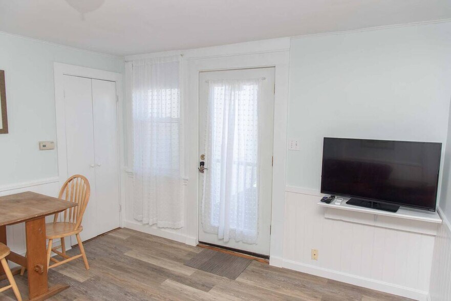 Building Photo - 38 Townsend Ave