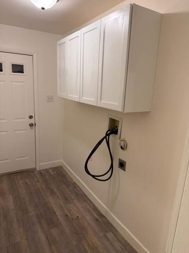 Building Photo - Renovated 3–4BR Townhome | $1,400 | Available Now