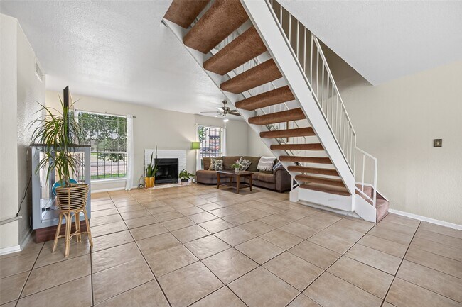 Building Photo - 3303 W Greenridge Dr