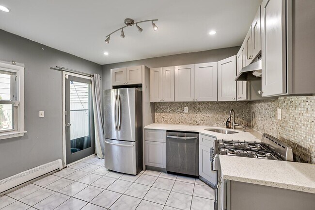 Building Photo - 52 Beacon Ave