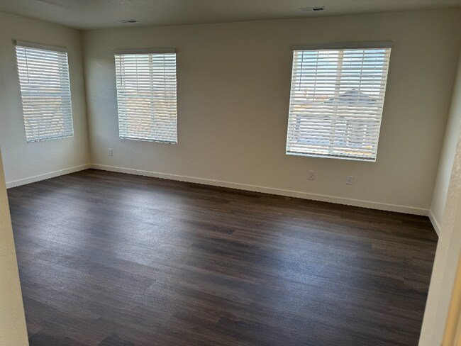 Building Photo - 6054 Holstein Dr