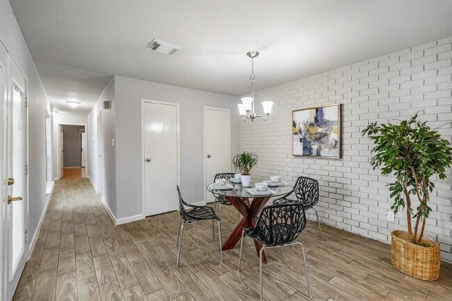 Building Photo - 2471 Briarwest Blvd