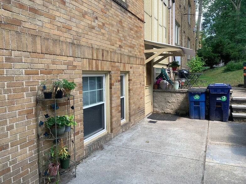 Building Photo - 48 Robinwood Ave