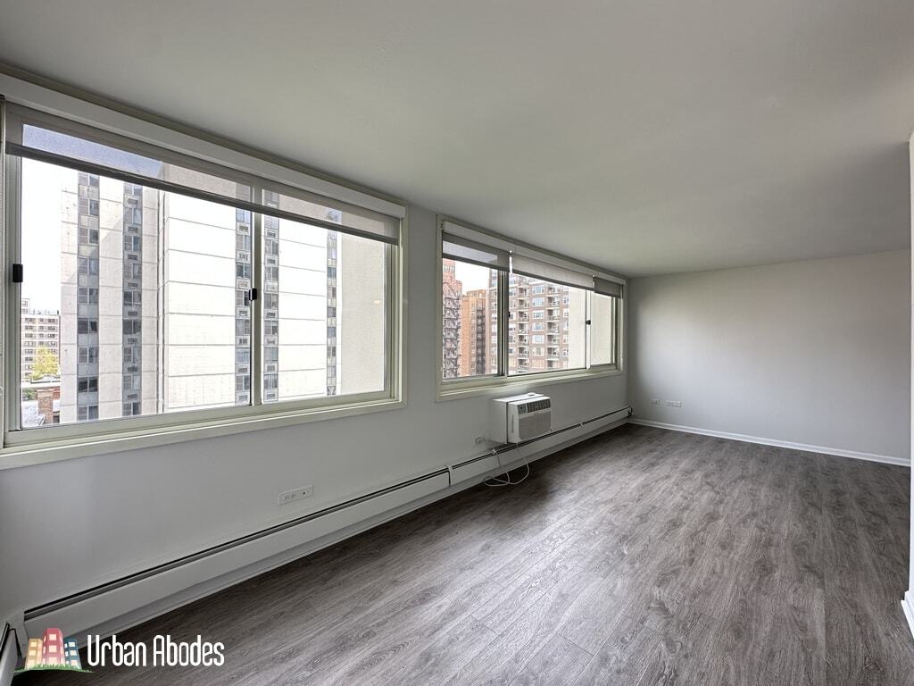 Building Photo - 1335 N Dearborn St