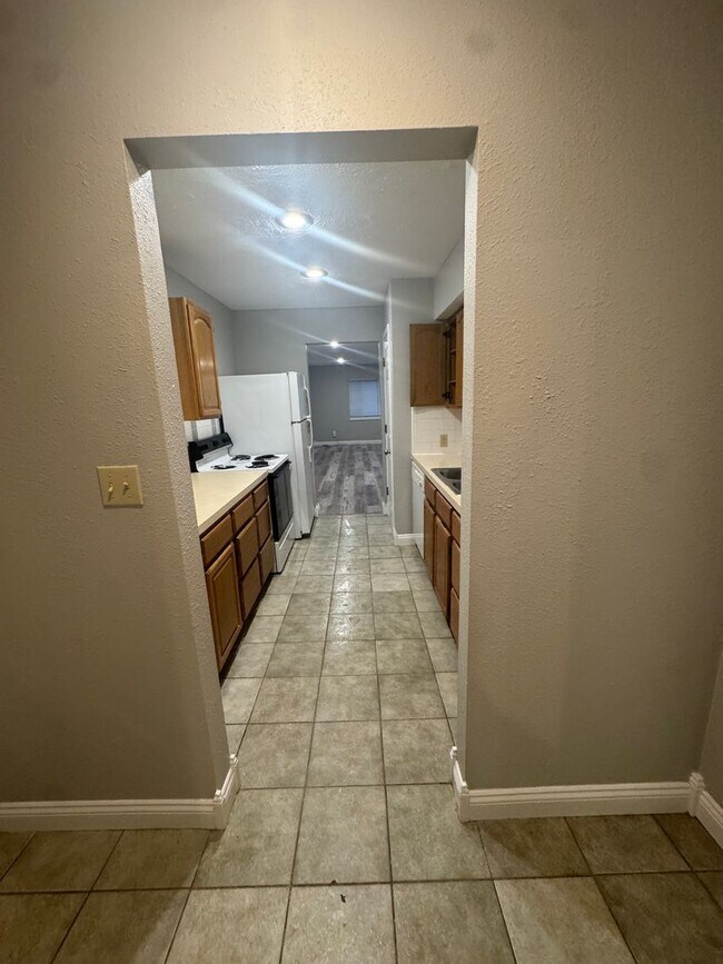 Building Photo - 2850 N Campbell Ave