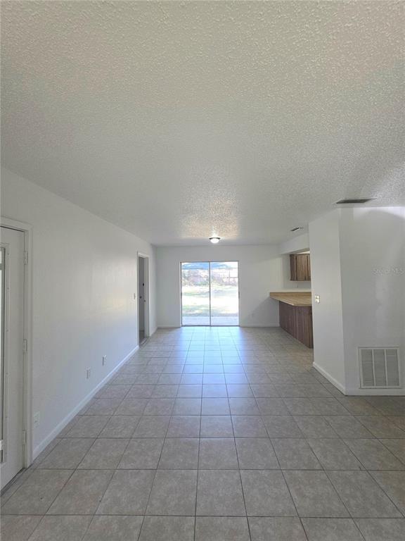 Building Photo - 2213 NE 36th Pl