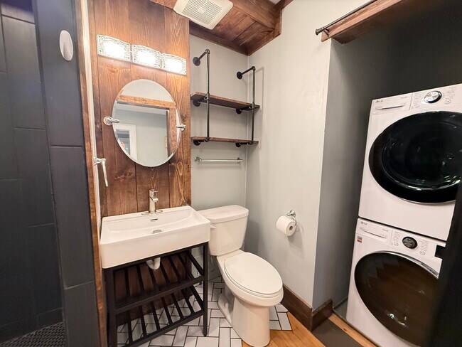 Building Photo - 780 Curfew St