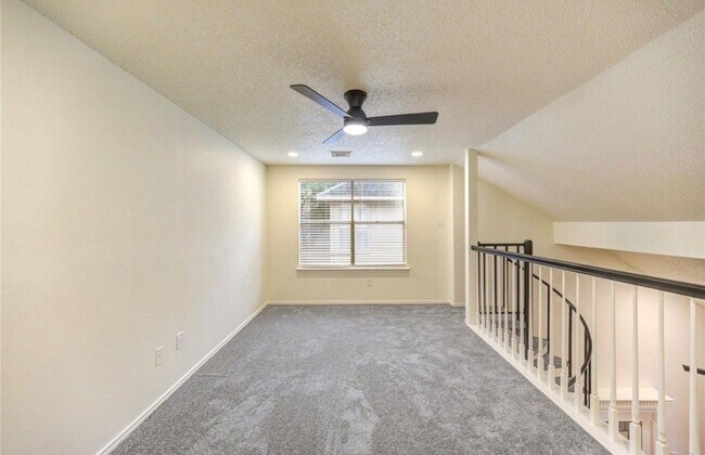 Building Photo - 16830 Scenic Gardens Dr