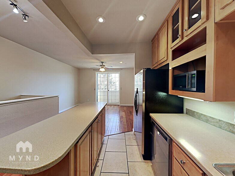 Building Photo - 425 Harriet Ln