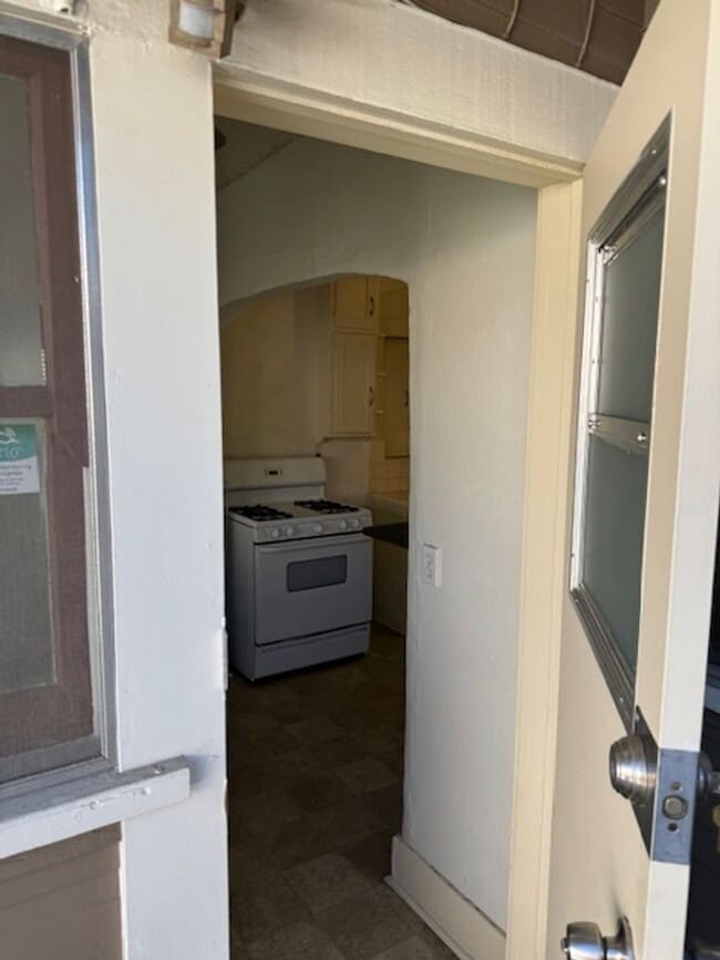 Building Photo - 3811 E 10th St