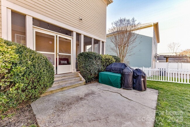 Building Photo - 16727 Spruell St