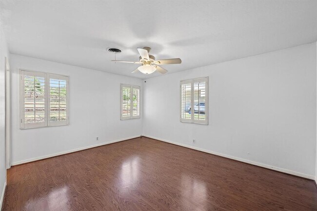 Building Photo - 7800 Hudson Loop