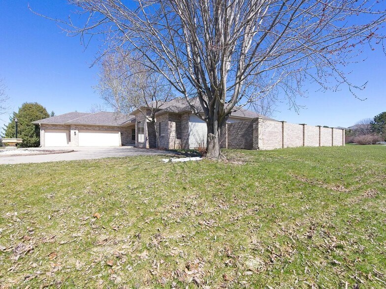 Building Photo - 1805 Red Tail Dr