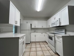 Building Photo - 6543 SW 28th St