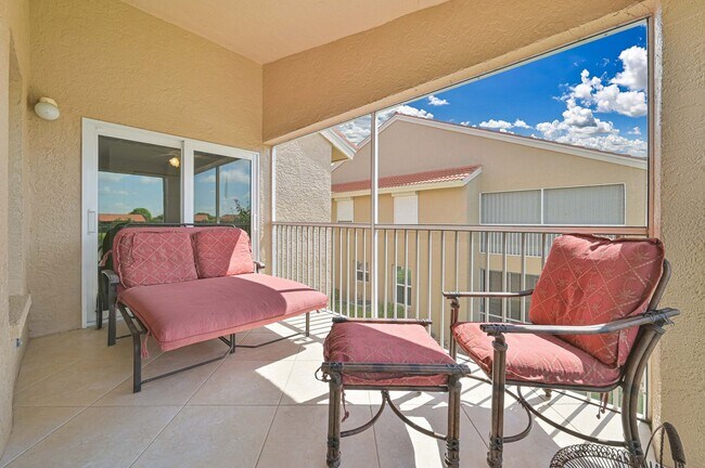 Building Photo - NOW AVAILABLE - Gorgeous Condo in Huntington Lakes!