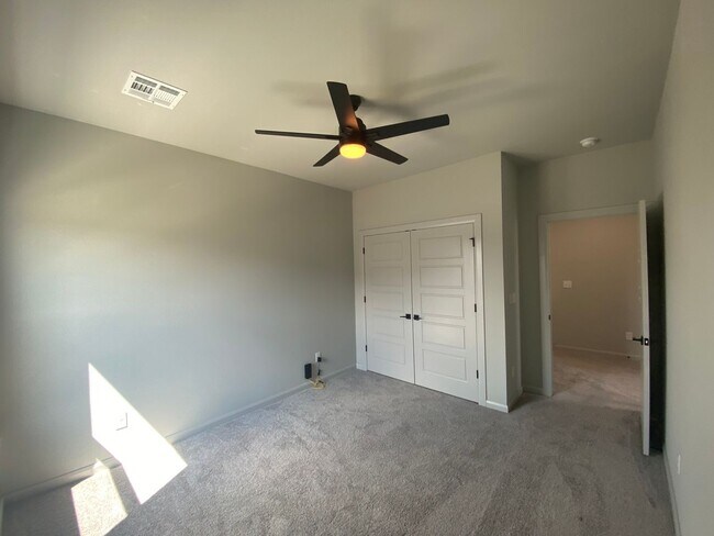 Building Photo - Beautiful contemporary 2-story home with 3 bedrooms and 2 bathrooms in Addison Creek.