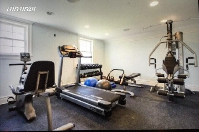 Building Photo - 2782 Montauk Hwy