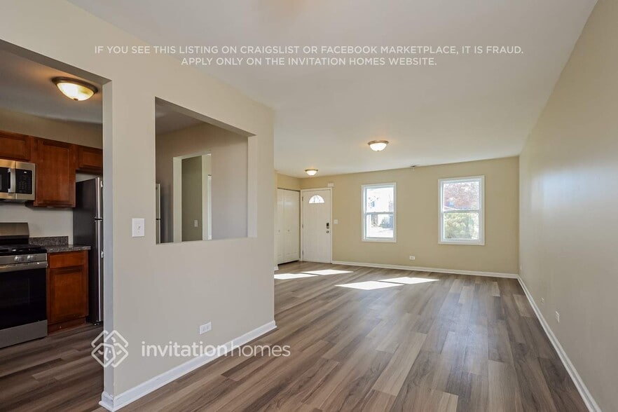 Building Photo - 880 Edenwood Dr