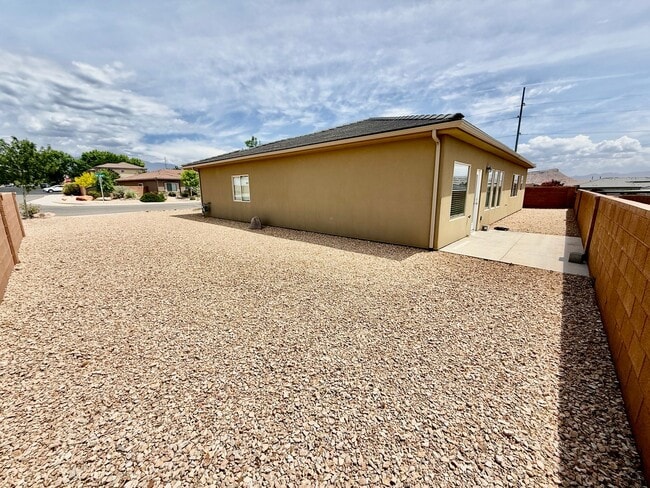 Building Photo - 4 Bedroom Home for Rent