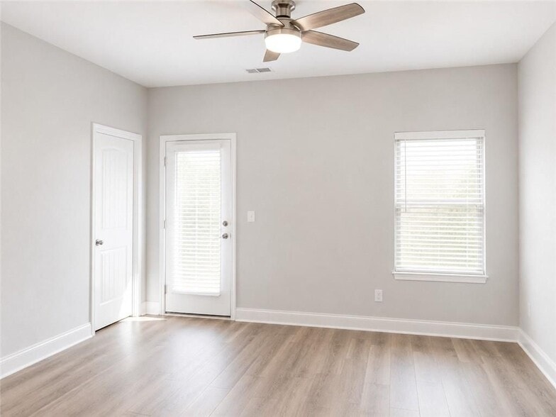 Building Photo - 153 Towne Villas Dr