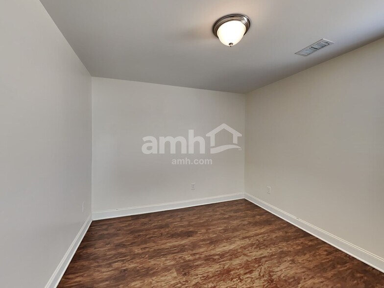 Building Photo - 415 Pearson Cir